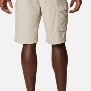 Columbia Men's Cream Cargo Shorts 34